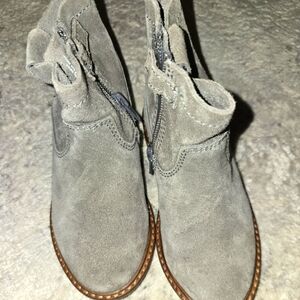 Girls Gray Suede Ankle Boots